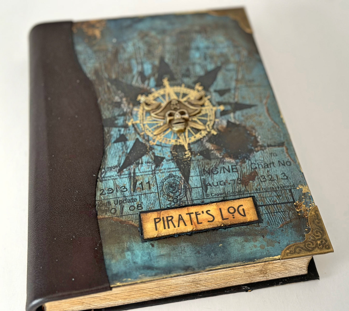 Captain's log Journal Book, Nautical Pirate Notebook, Cosplay Spellbook Journal with Pirate Medallion, Sea Lover Diary Gift, Travel Journal