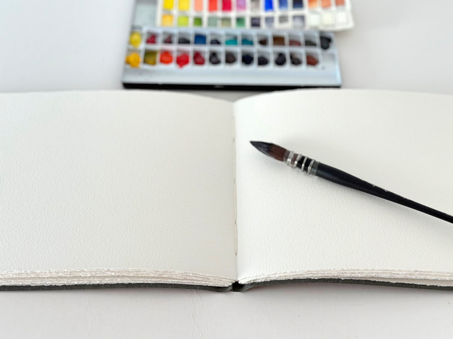 Large Pl Leather Sketchbook with 140lb Cotton Watercolor Paper in Landscape, Softcover Travel Journal, Arches Fine Arts Paper Cold Pressed
