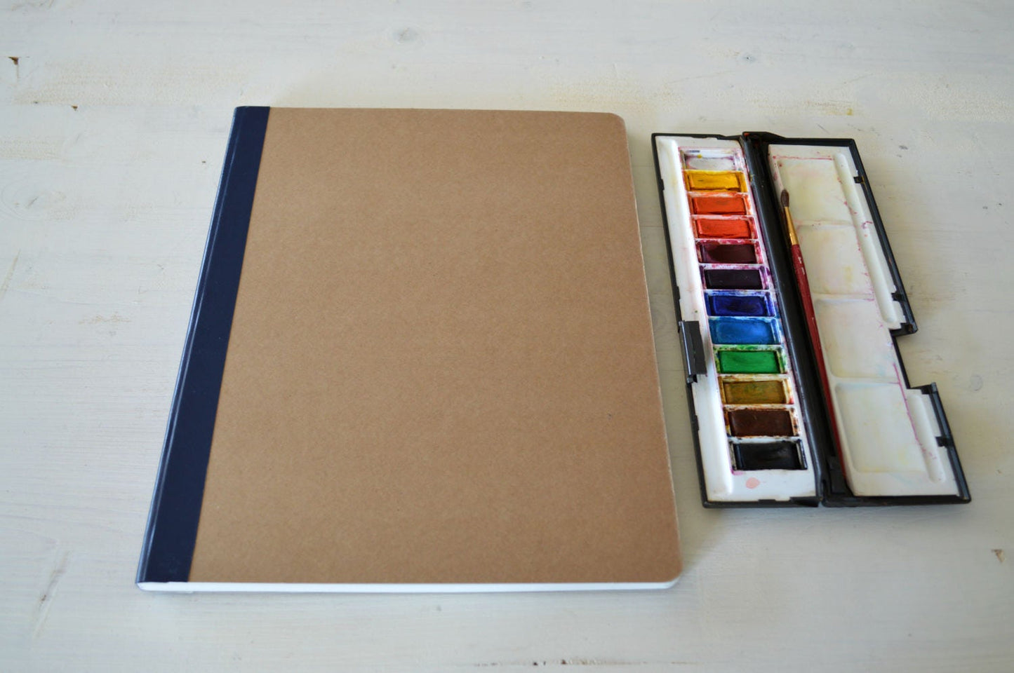 Extra Large Sketchbook 9" x 11.8" (23x30 cm), Artist Art Journal with 300 gsm Fabriano Mixed Media paper, Gift for Creative Artist Portfolio