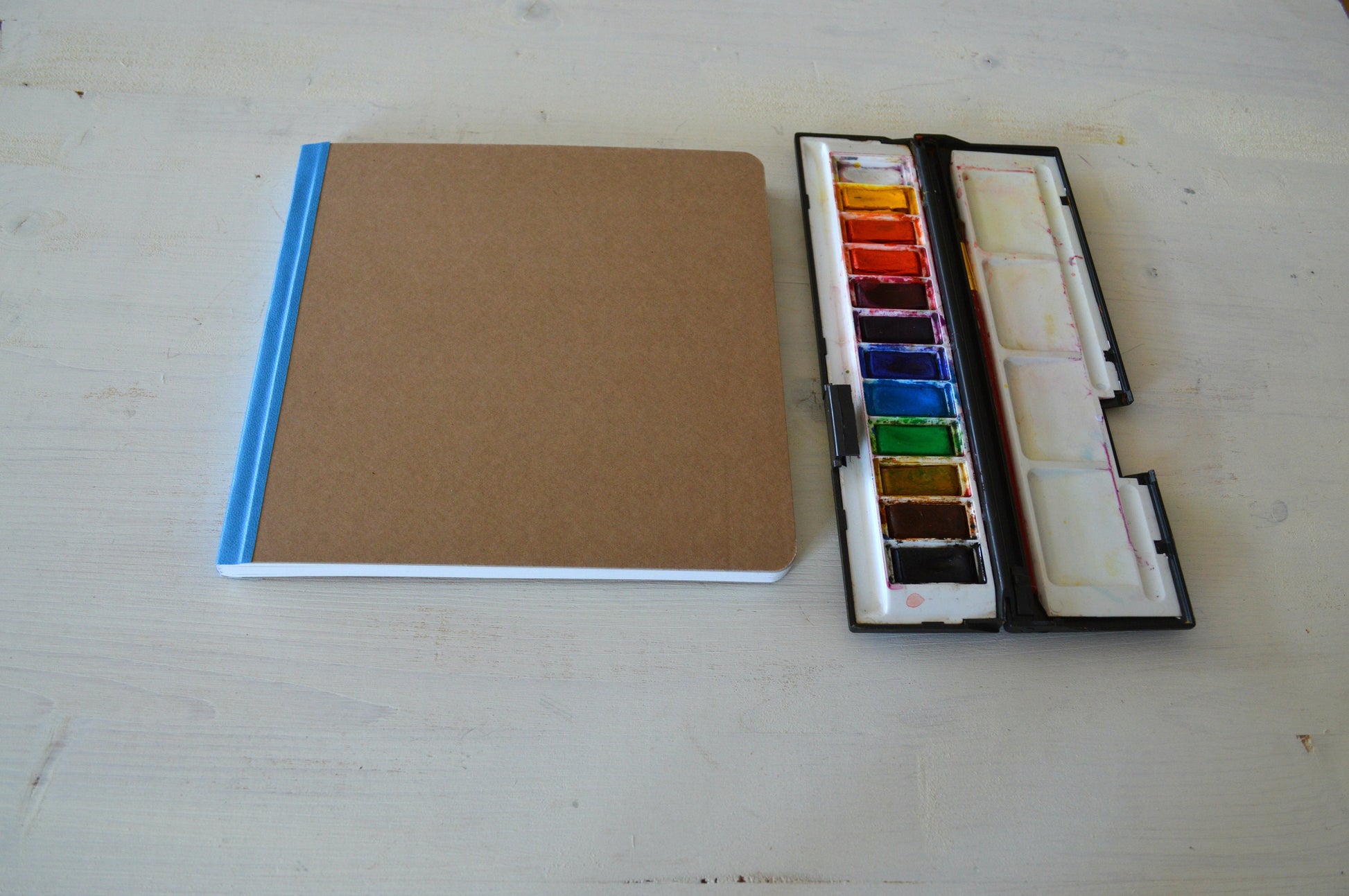 Small Hardcover Watercolor Journal Sketchbook with 40 pages of 300 gsm –