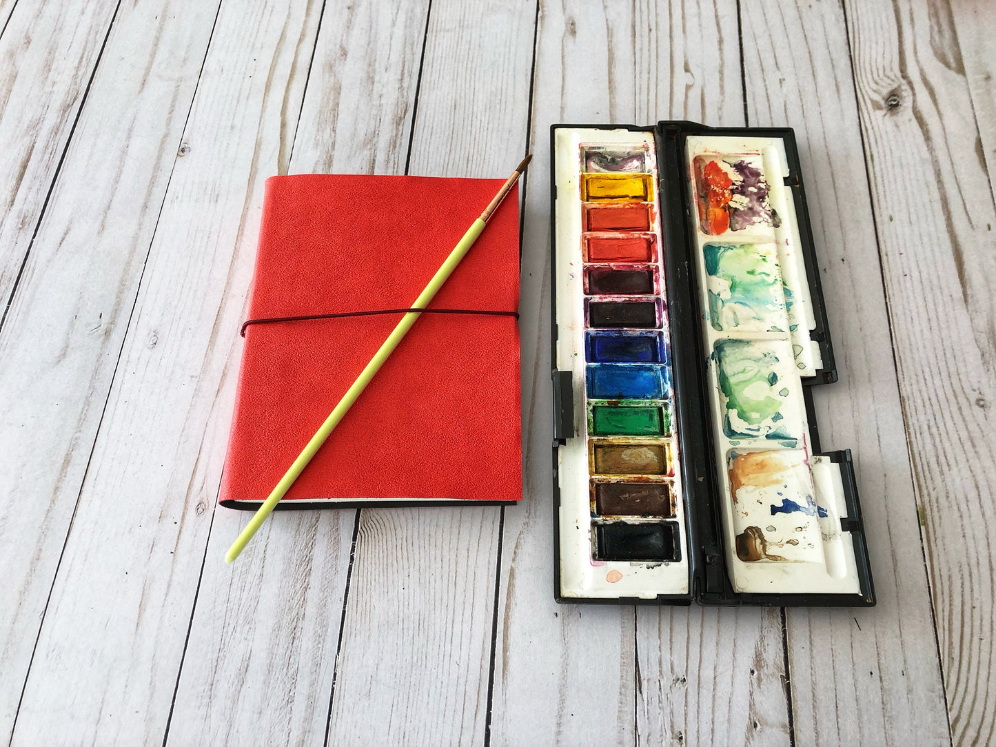 Pocket pl Leather Travel Journal with closure band, Travel Sketchbook with 140 lbs Watercolor paper, Small Artist notebook, Gift for Artist